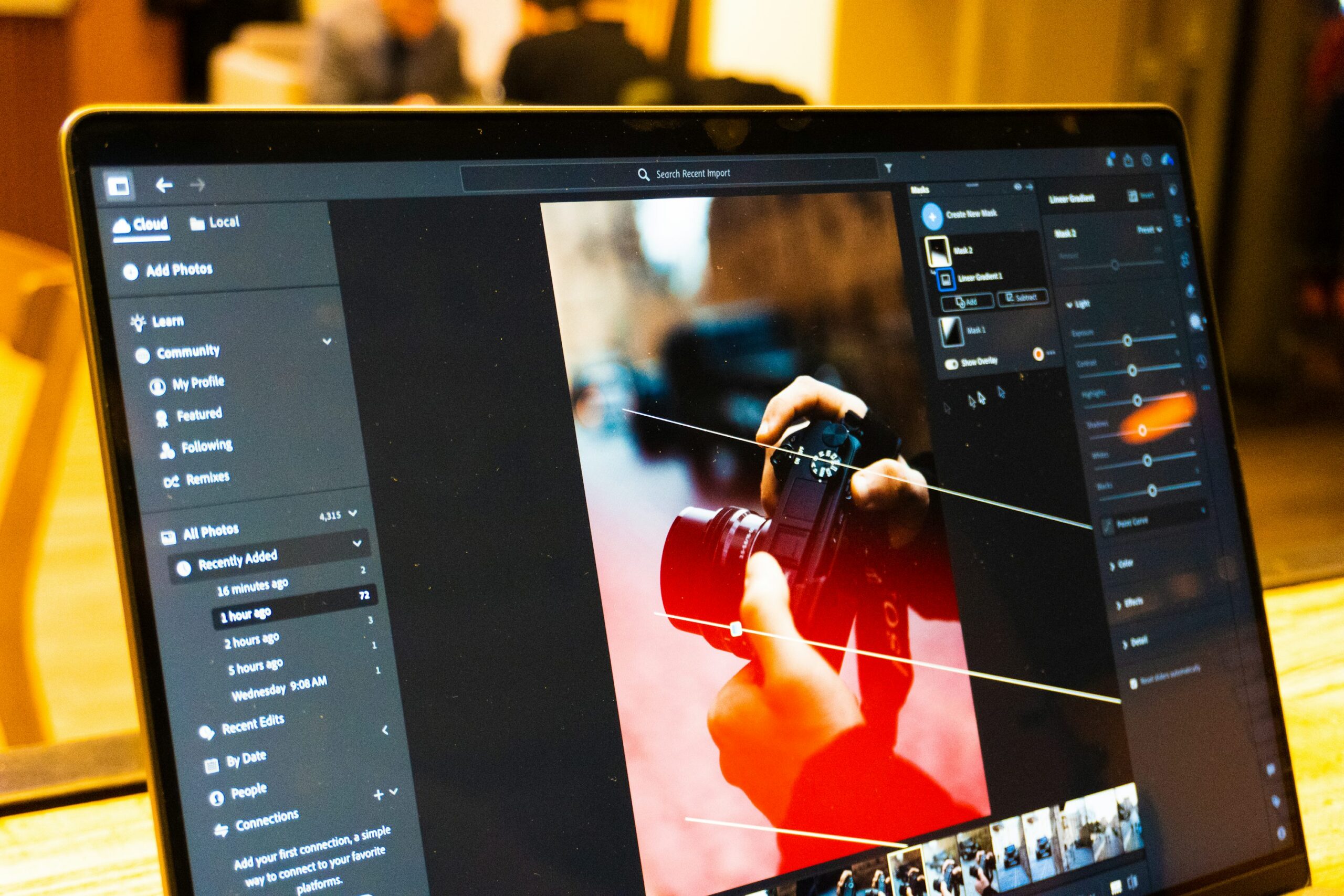 Ноутбук с открытым фоторедактором
